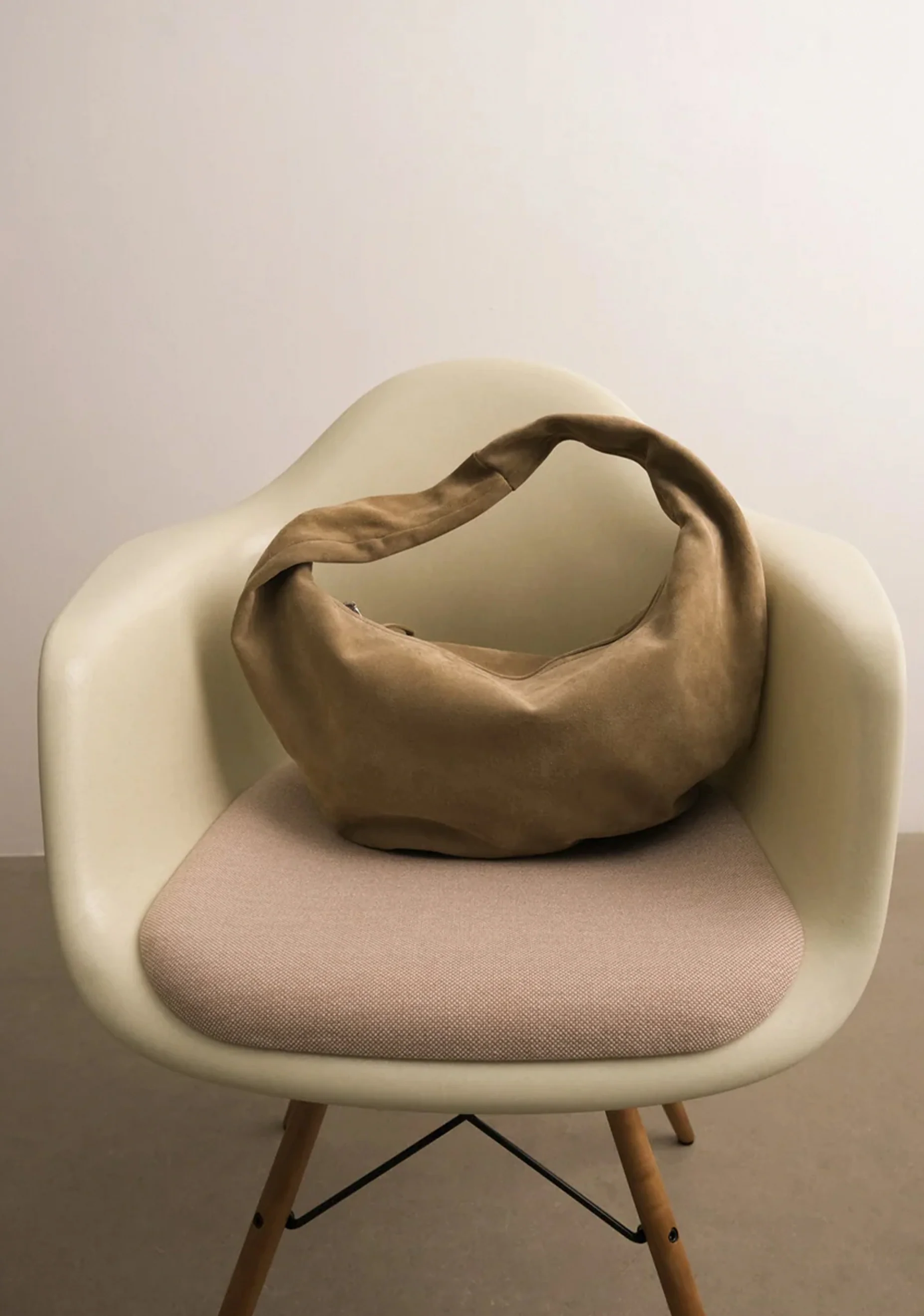 Alva Suede Shoulder Bag_Sand - Image 4