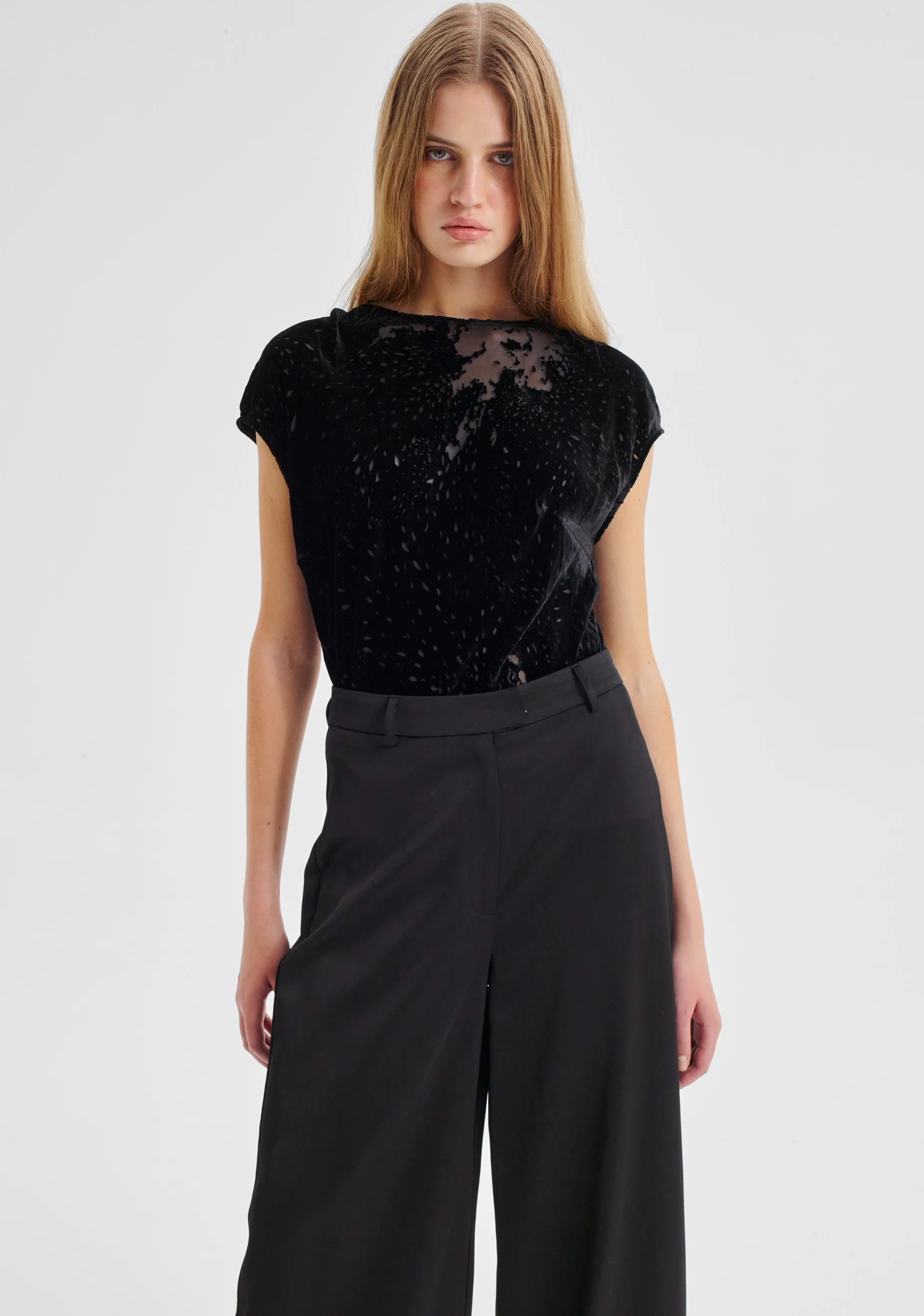 Aurora Velvet Top_Black - Image 3