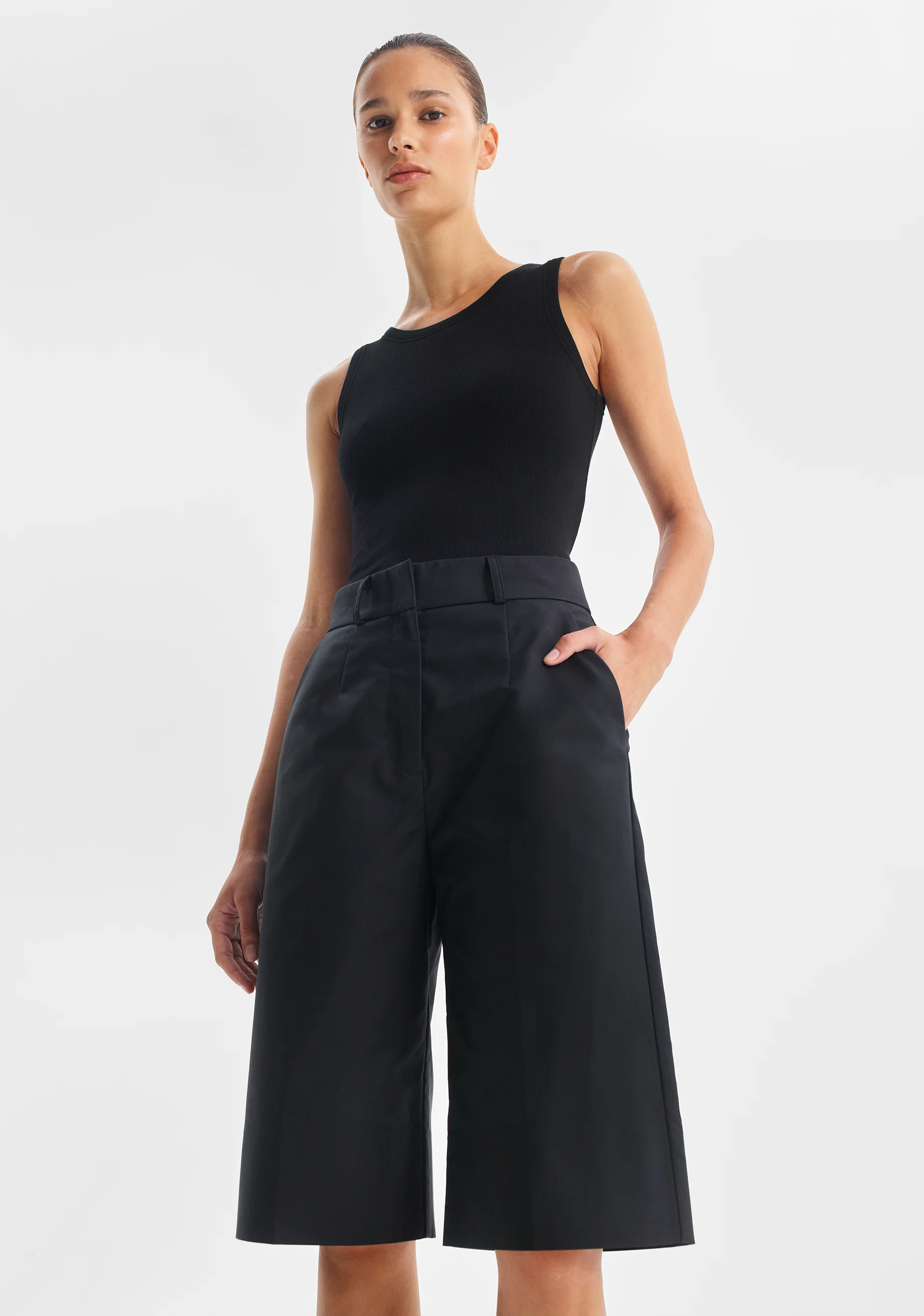 Elliott Bermuda Short_Black - Image 4