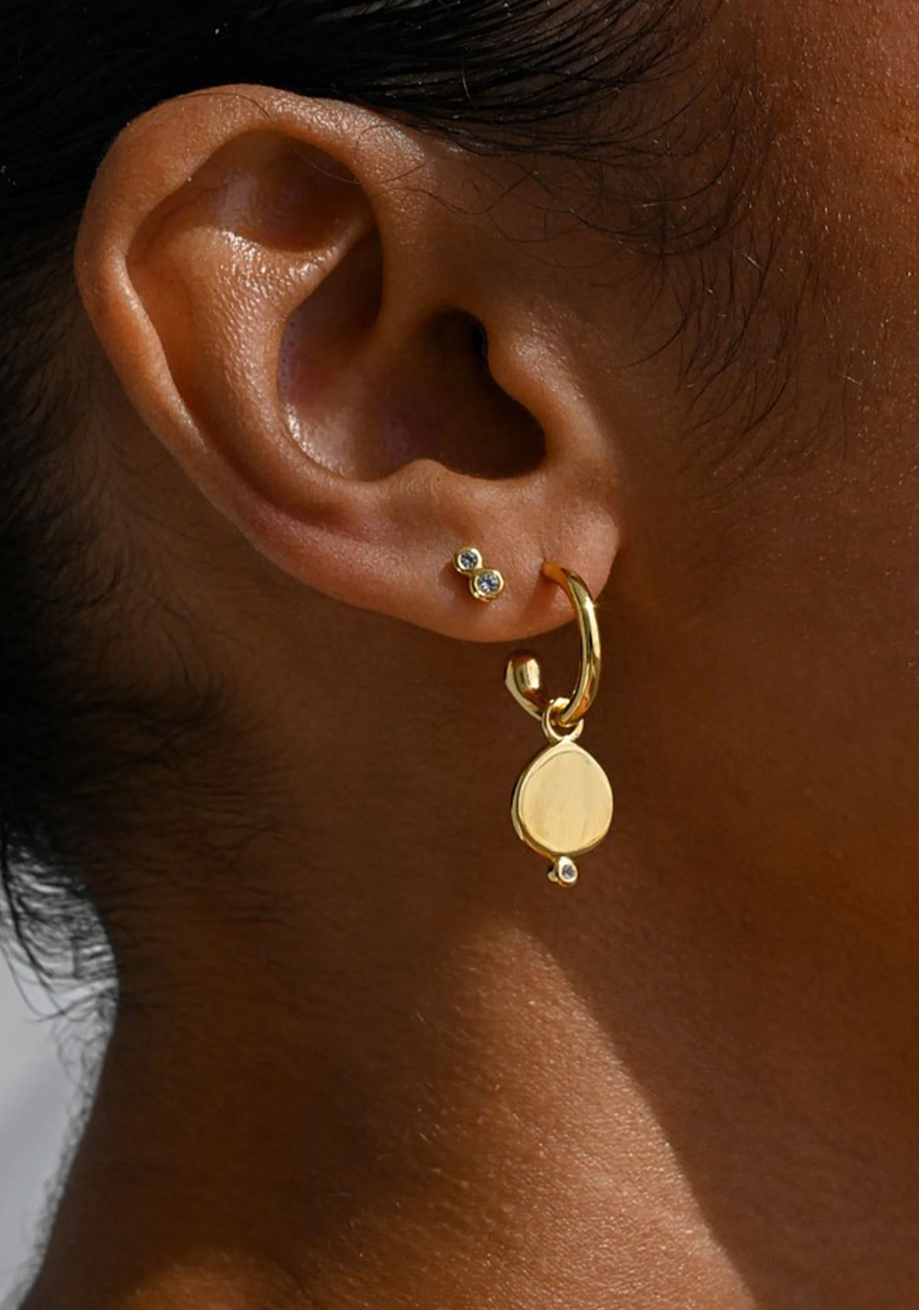 Field Hoop Earrings_Gold - Image 2