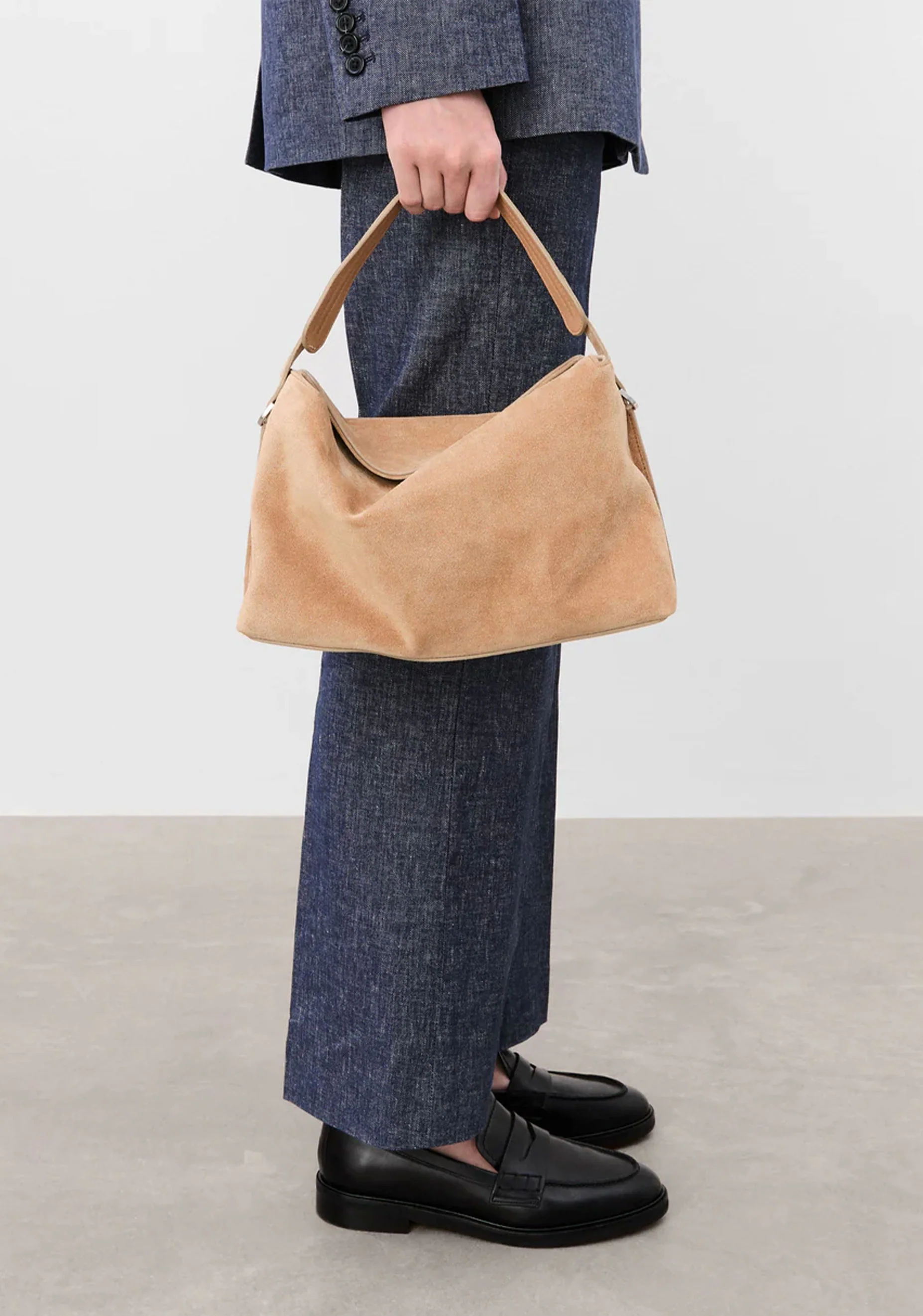 Hera Suede Shoulder Bag_Sand - Image 4