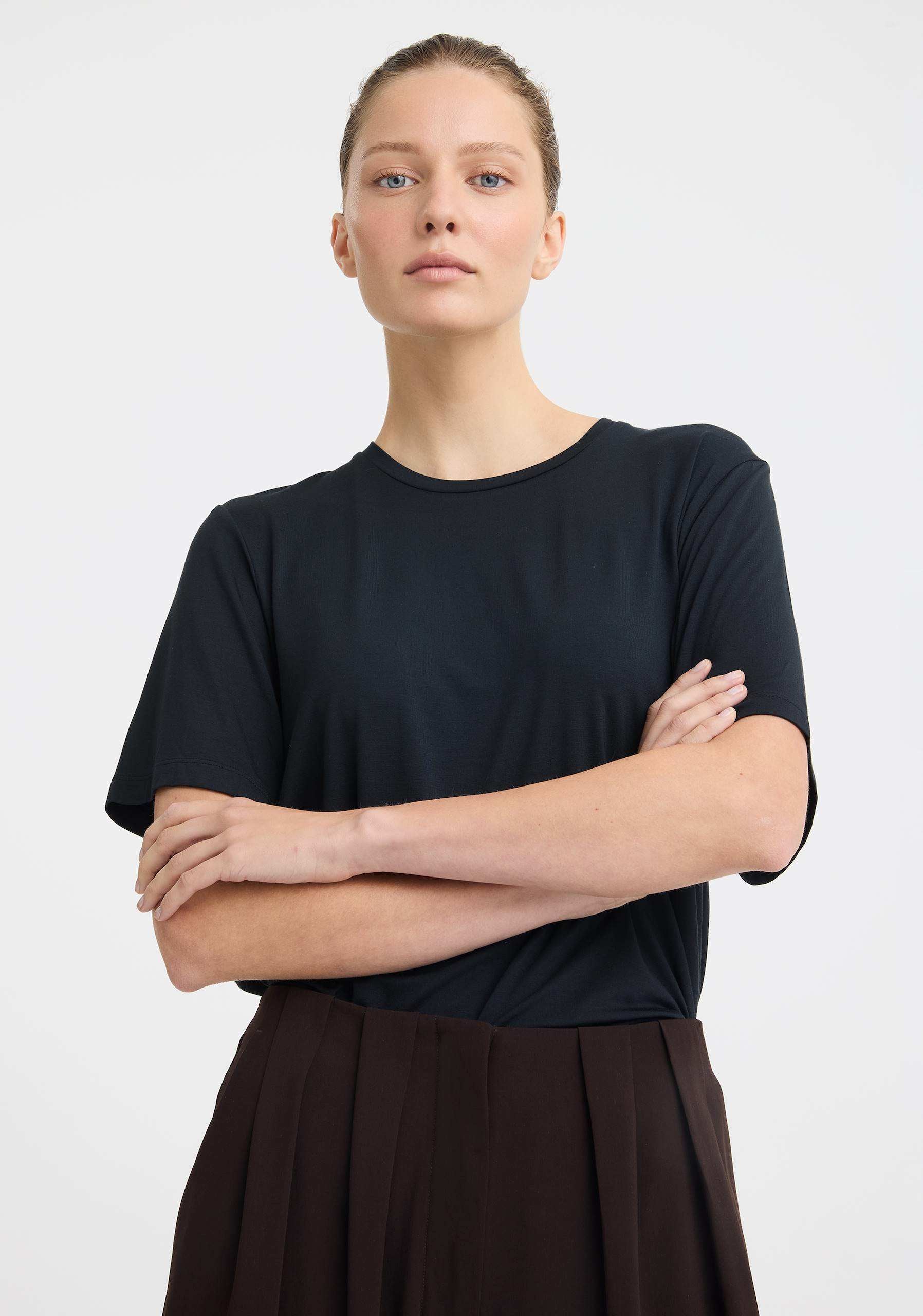 Liana Tee_Black