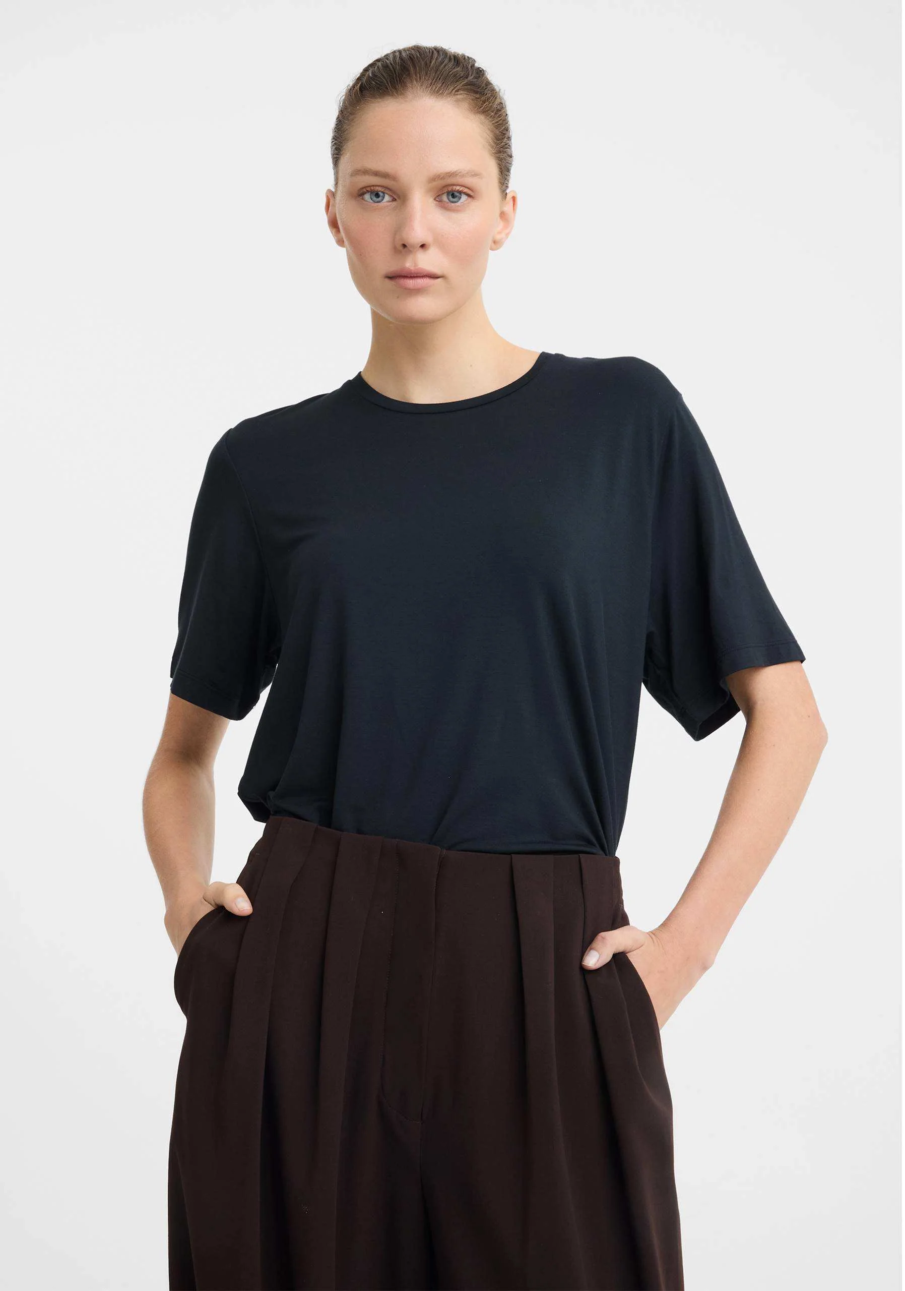 Liana Tee_Black - Image 2