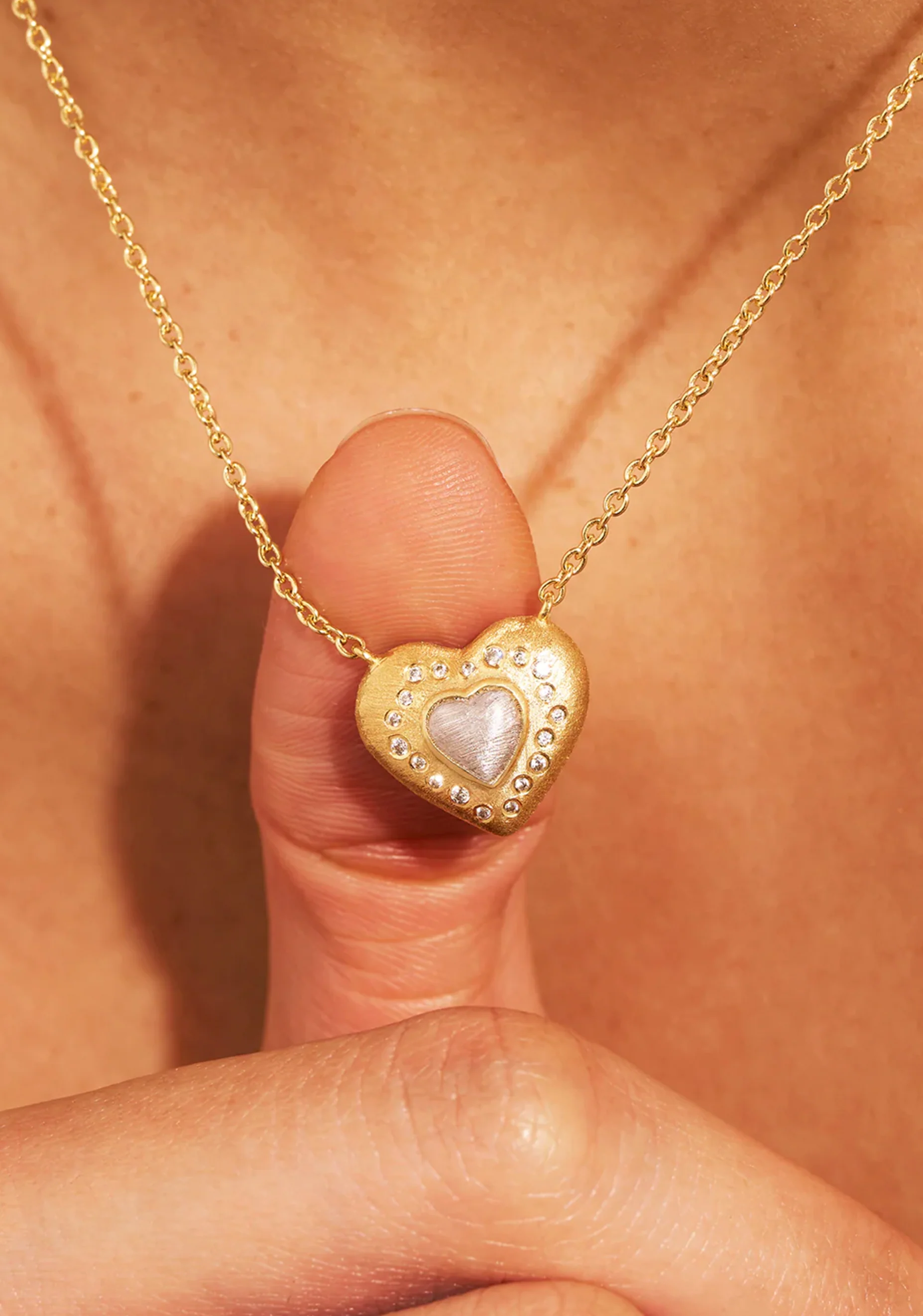 Magnetic Heart Necklace_White - Image 3