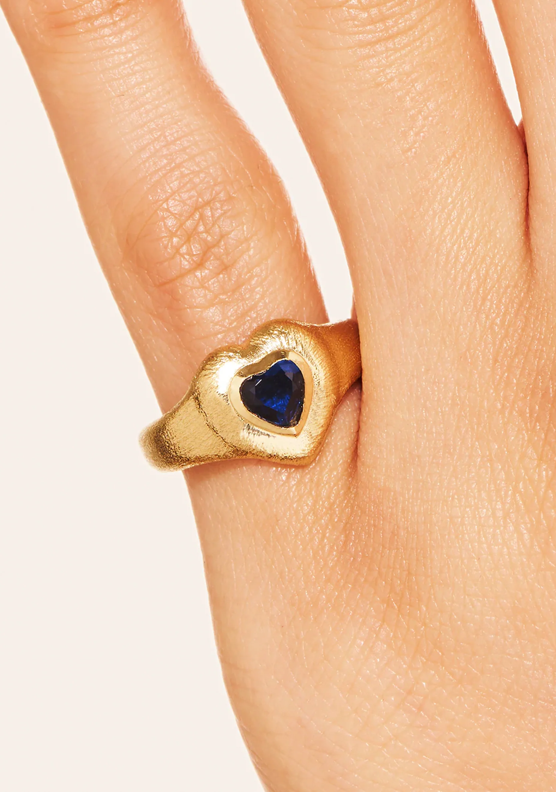 Magnetic Heart Ring_Cobalt - Image 3