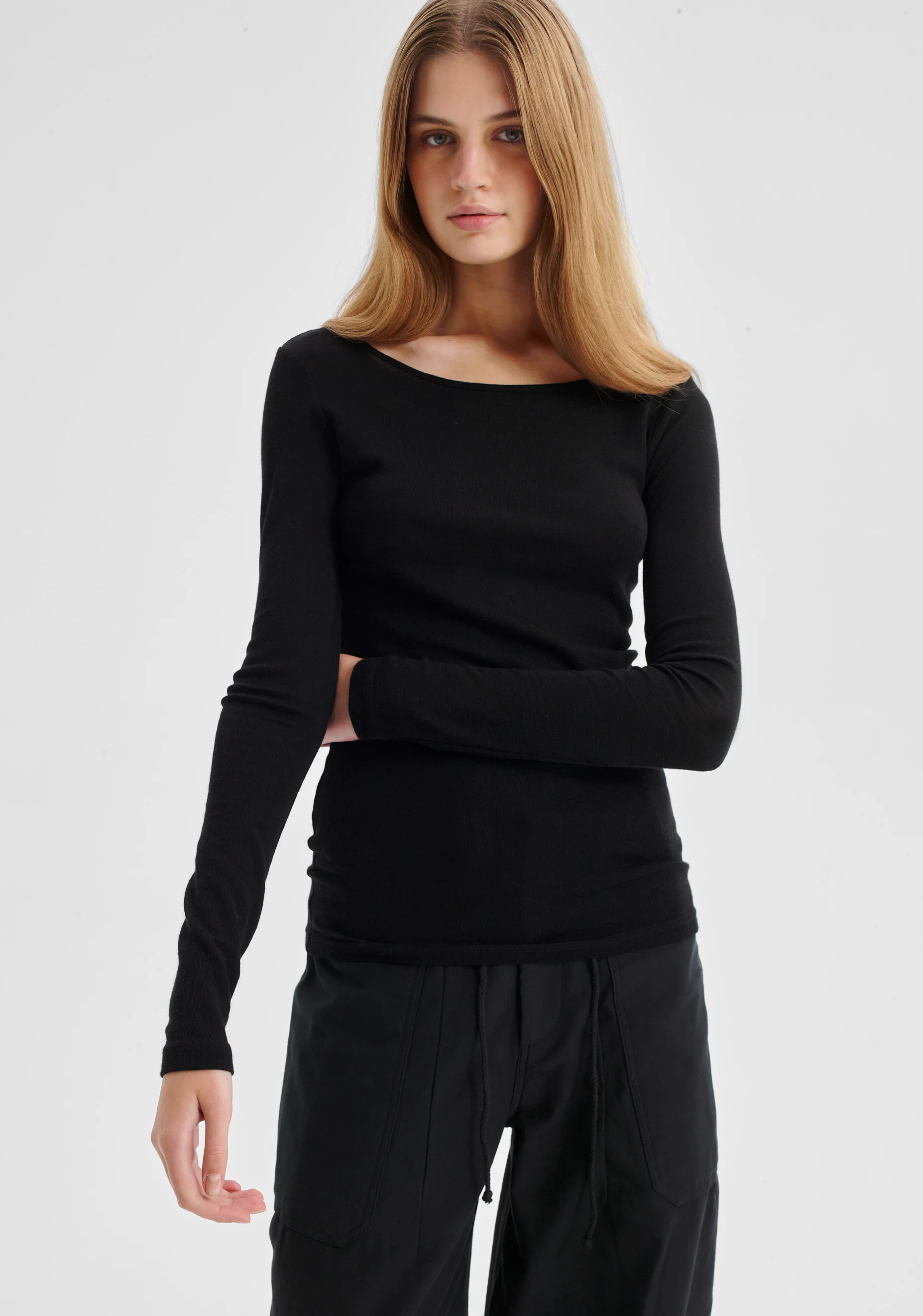 Morri Merino Round Neck_Black - Image 3