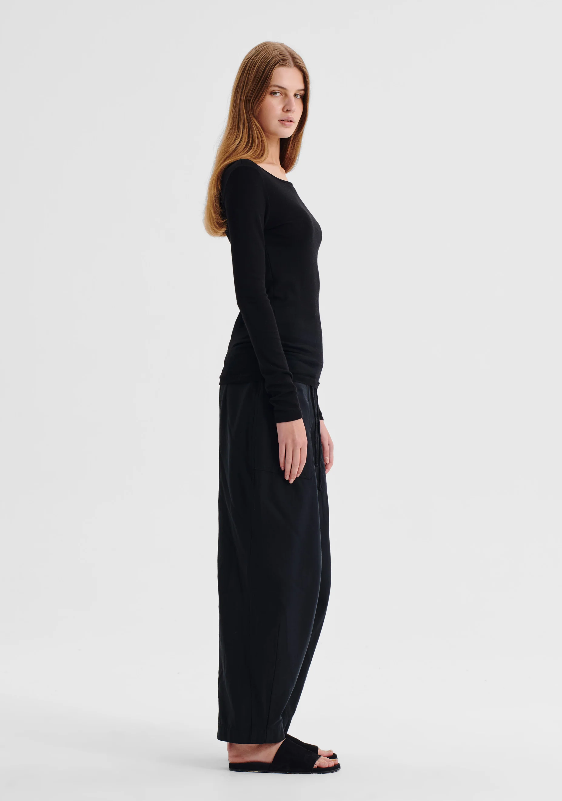Morri Merino Round Neck_Black - Image 5