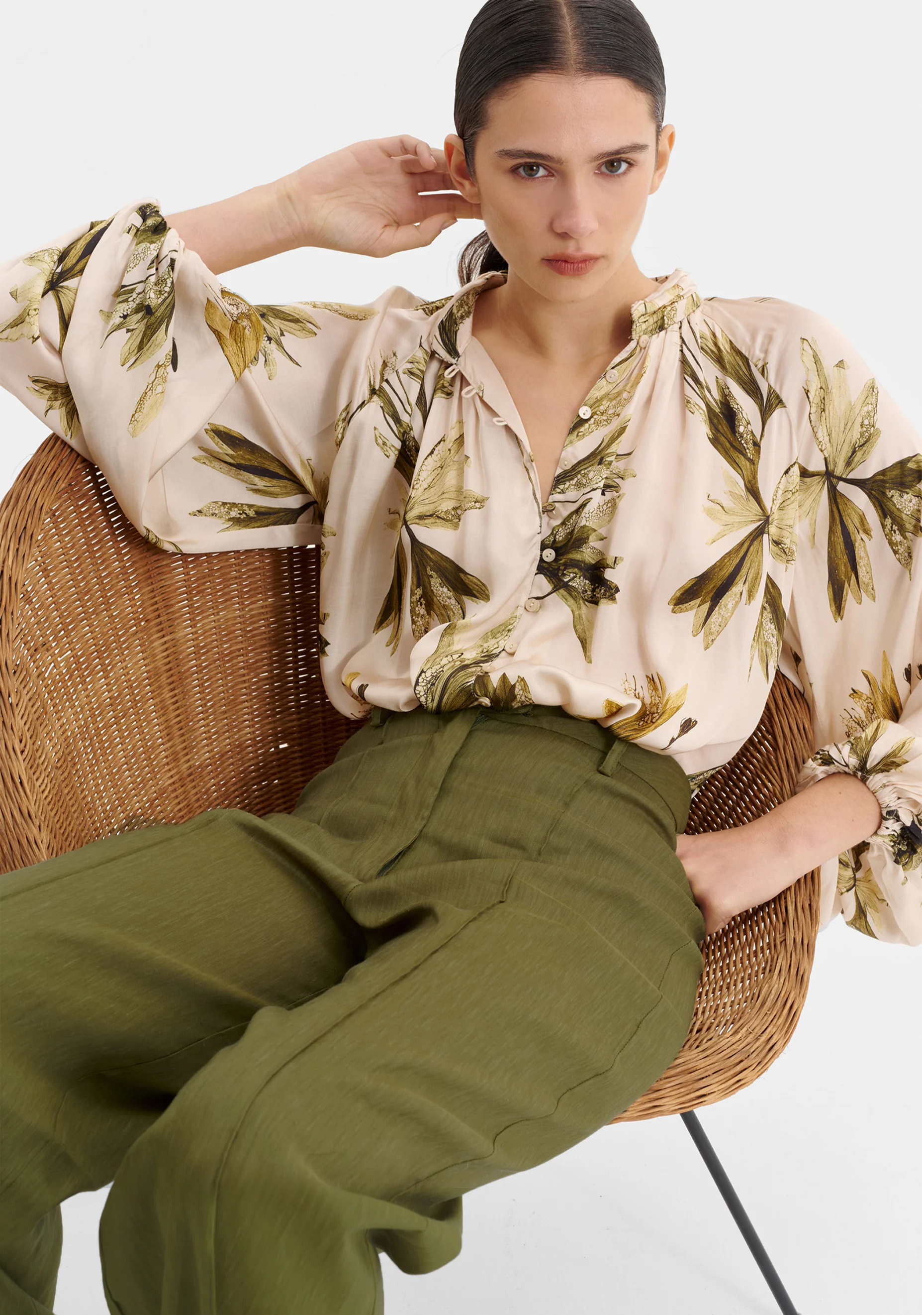 Victoria Pintuck Pant_Chive - Image 4